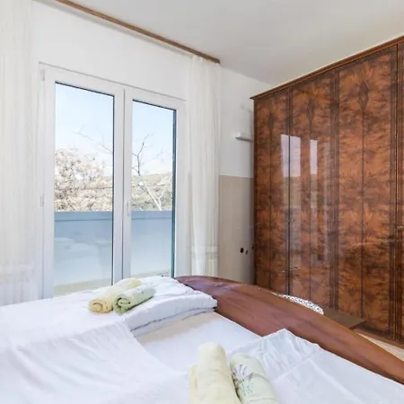 Nedo - Private Parking Apartment