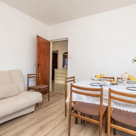 Nedo - Private Parking Supetarska Draga